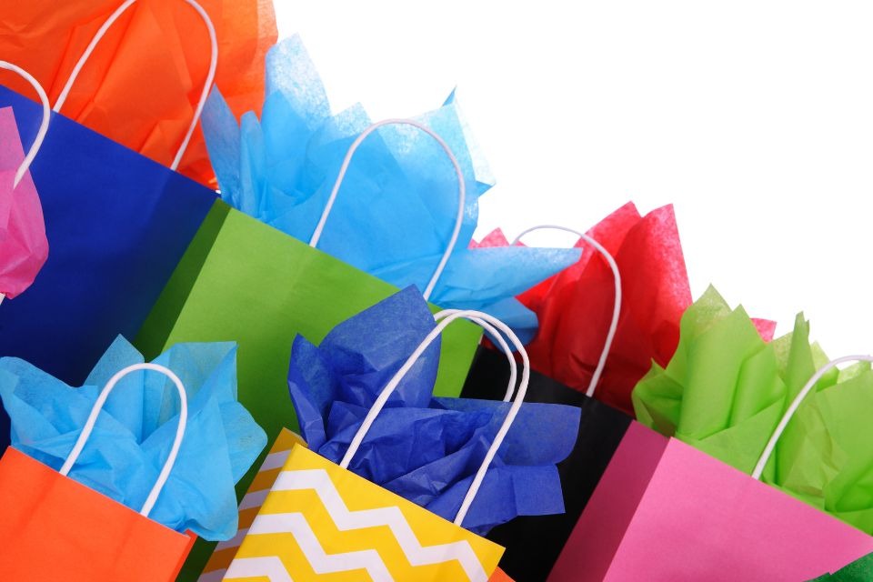 stuff-gift-bag-with-tissue-paper